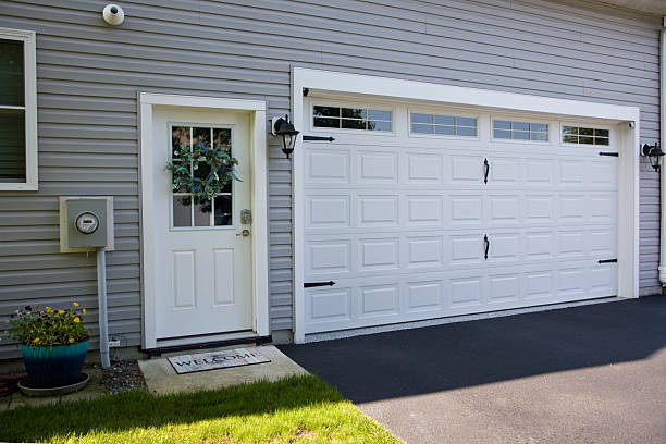 24/7 Emergency Garage Door Panel Replacement experts in Clayton, IN